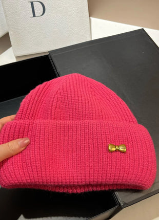 Luxury Brand Metal Logo Winter Women Warm Wool Knitted Hat Thicken Outdoor Sport Skiing Skullies Beanies Caps