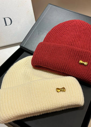 Luxury Brand Metal Logo Winter Women Warm Wool Knitted Hat Thicken Outdoor Sport Skiing Skullies Beanies Caps