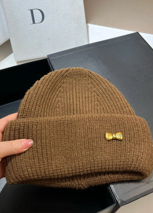 Luxury Brand Metal Logo Winter Women Warm Wool Knitted Hat Thicken Outdoor Sport Skiing Skullies Beanies Caps