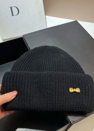 Luxury Brand Metal Logo Winter Women Warm Wool Knitted Hat Thicken Outdoor Sport Skiing Skullies Beanies Caps