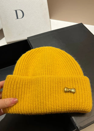 Luxury Brand Metal Logo Winter Women Warm Wool Knitted Hat Thicken Outdoor Sport Skiing Skullies Beanies Caps