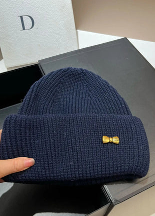 Luxury Brand Metal Logo Winter Women Warm Wool Knitted Hat Thicken Outdoor Sport Skiing Skullies Beanies Caps