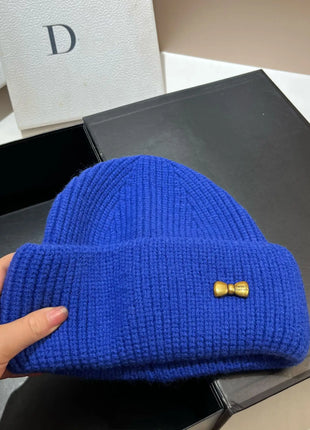 Luxury Brand Metal Logo Winter Women Warm Wool Knitted Hat Thicken Outdoor Sport Skiing Skullies Beanies Caps